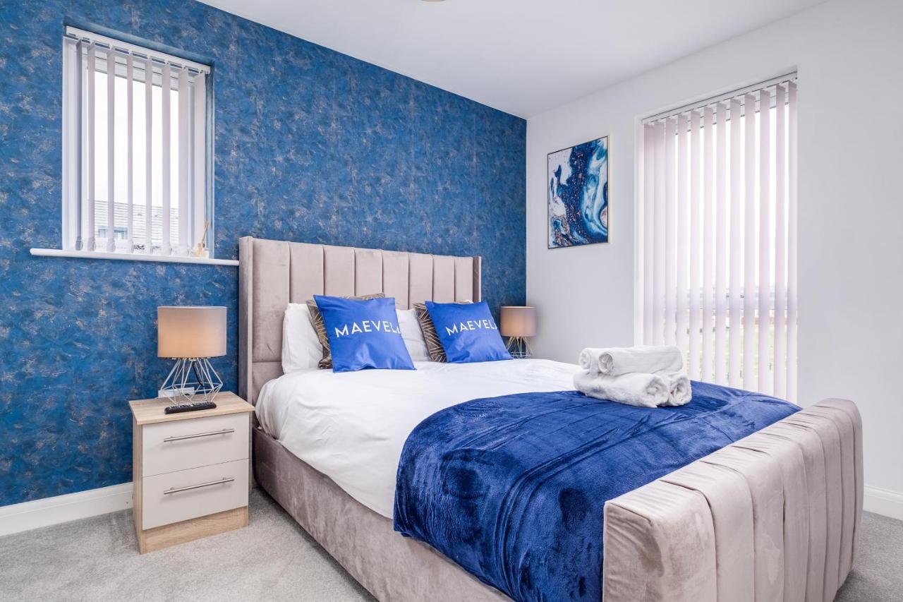 Luxury Centre Stylish 2 Bed House ☆ Free Driveway Parking → With 55 Inch Smart Tv, Free Netflix & Wifi ✘ Comfy Seating Area - By Maevela *