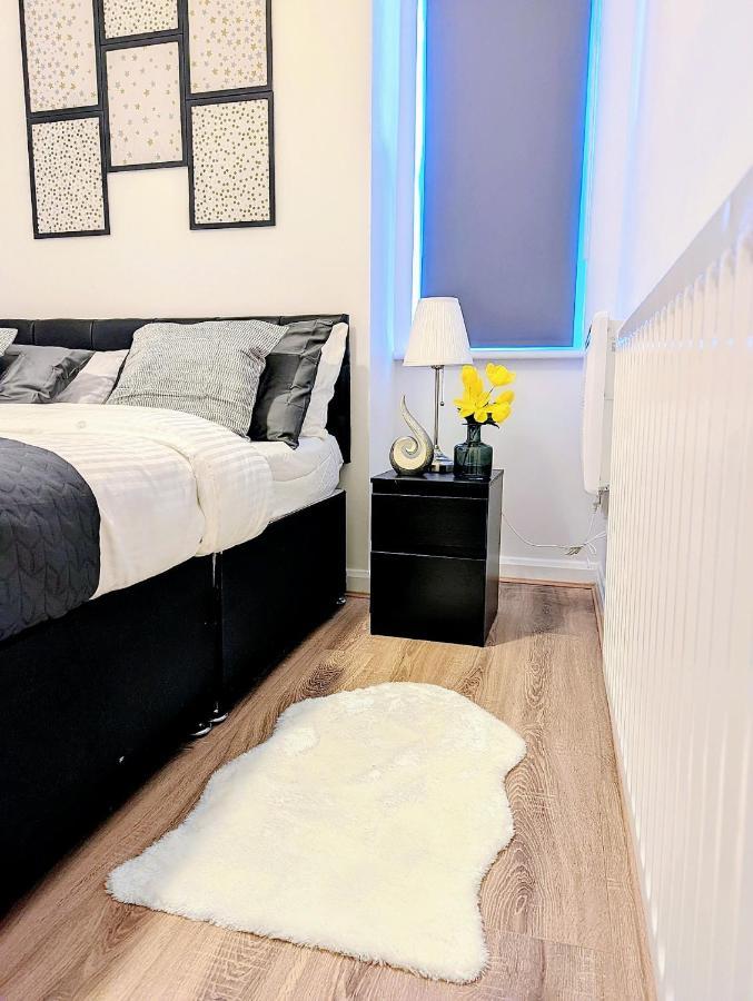 Luxury 1 Bed Service Apartment With Parking