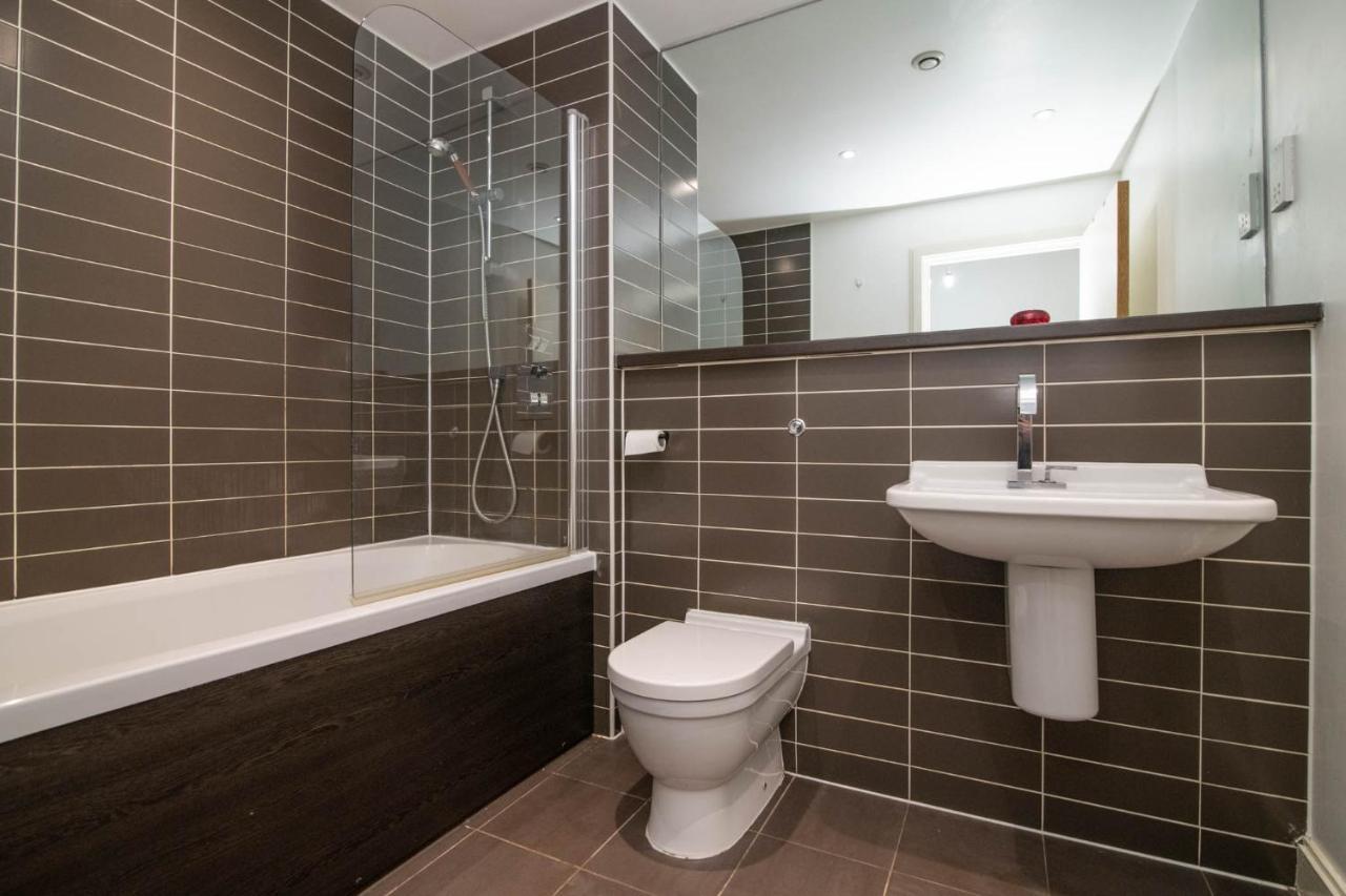 Vibrant 2 Bed 2 Bath Free Parking In Chinatown Apartment