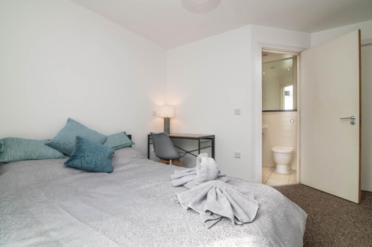 Vibrant 2 Bed 2 Bath Free Parking In Chinatown Birmingham