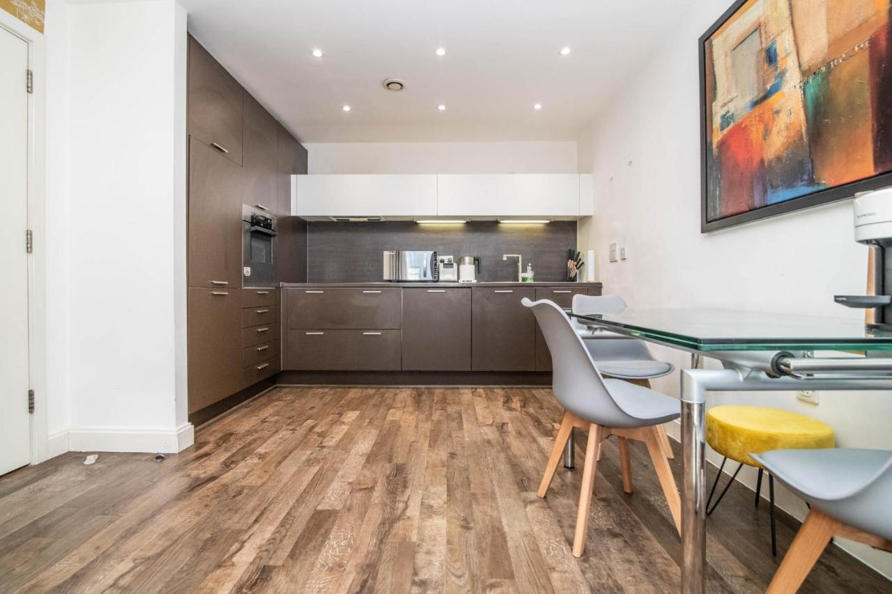 Vibrant 2 Bed 2 Bath Free Parking In Chinatown