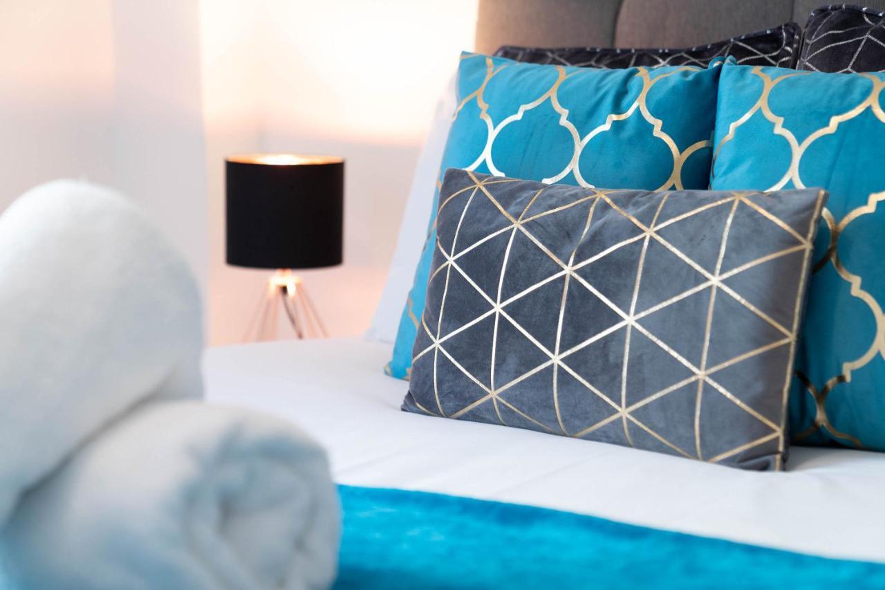 Haus - Luxury Centre - Wifi - Secure Parking Apartment *