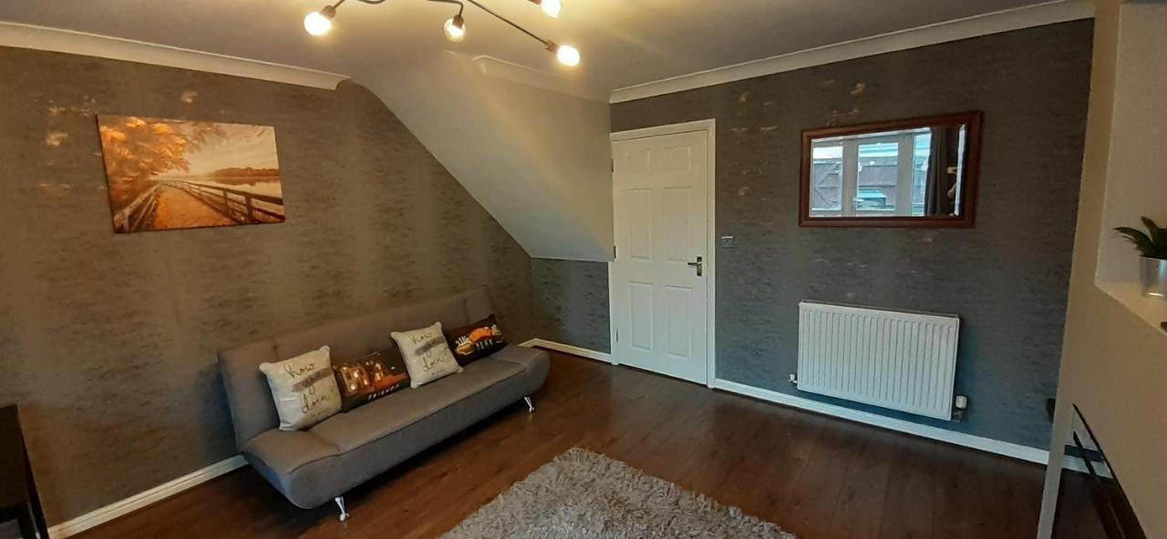 Hawksworth House: Convenient Nec & Airport With Free Parking *