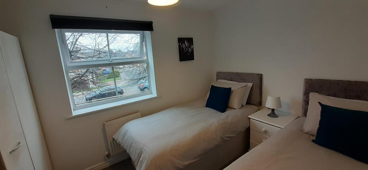 Hawksworth House: Convenient Nec & Airport With Free Parking Apartment