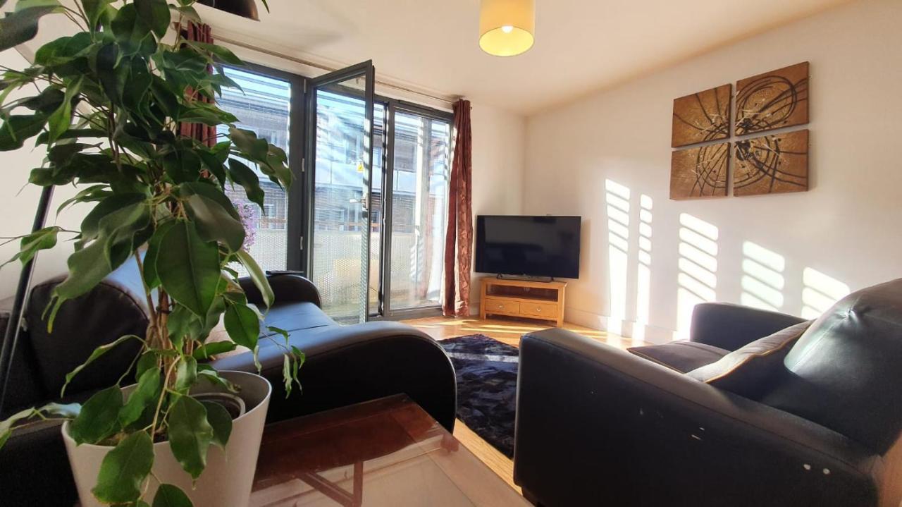 Modern Arcadian Centre 2 Bed / Balcony Apartment Birmingham