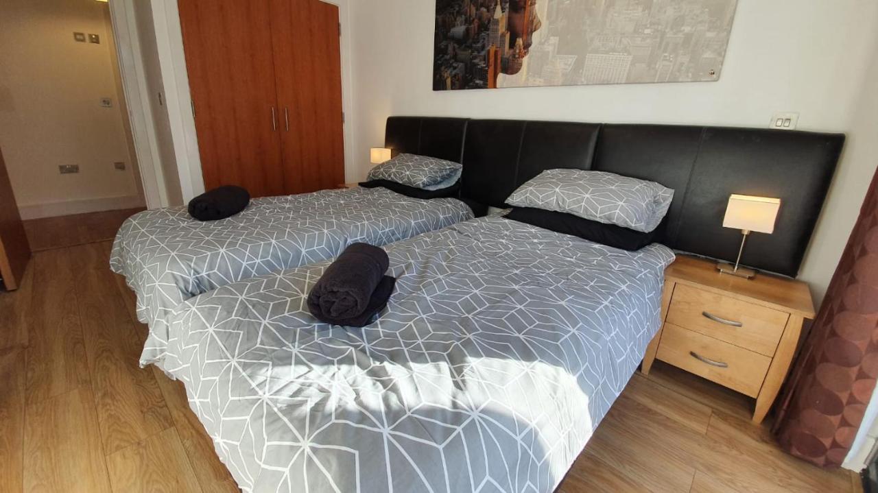 Modern Arcadian Centre 2 Bed / Balcony *
