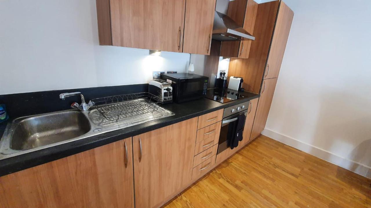 Modern Arcadian Centre 2 Bed / Balcony Apartment