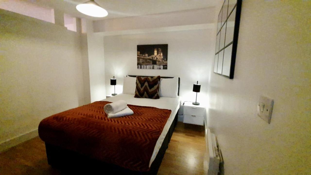 Stylish Centre Apart W/balcony Apartment