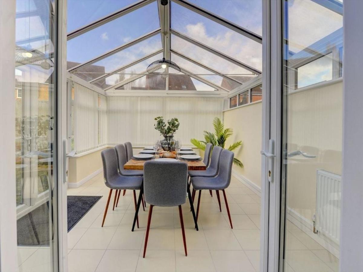 The Leyburn I Large Executive House I Great Dining Space I Parking I Garden I Close To Nec & 12 Mins To Airport I Ecoshort Term Let By Silva Birmingham