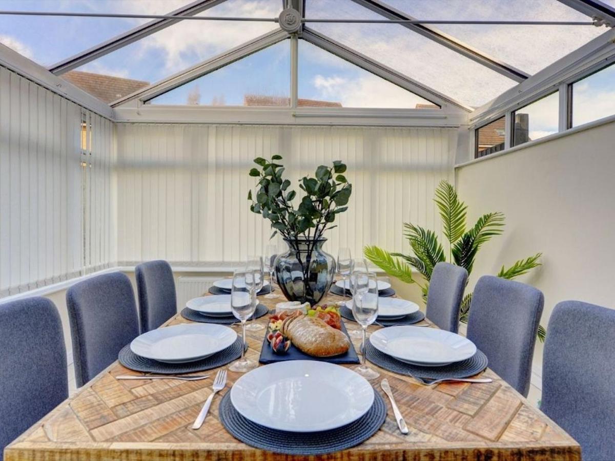 The Leyburn I Large Executive House I Great Dining Space I Parking I Garden I Close To Nec & 12 Mins To Airport I Ecoshort Term Let By Silva Birmingham