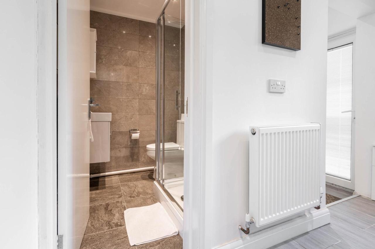 Haus - Luxury 4 Bedroom House - Parking - Fast Wifi - Smart Tvs - Garden - Rated Birmingham
