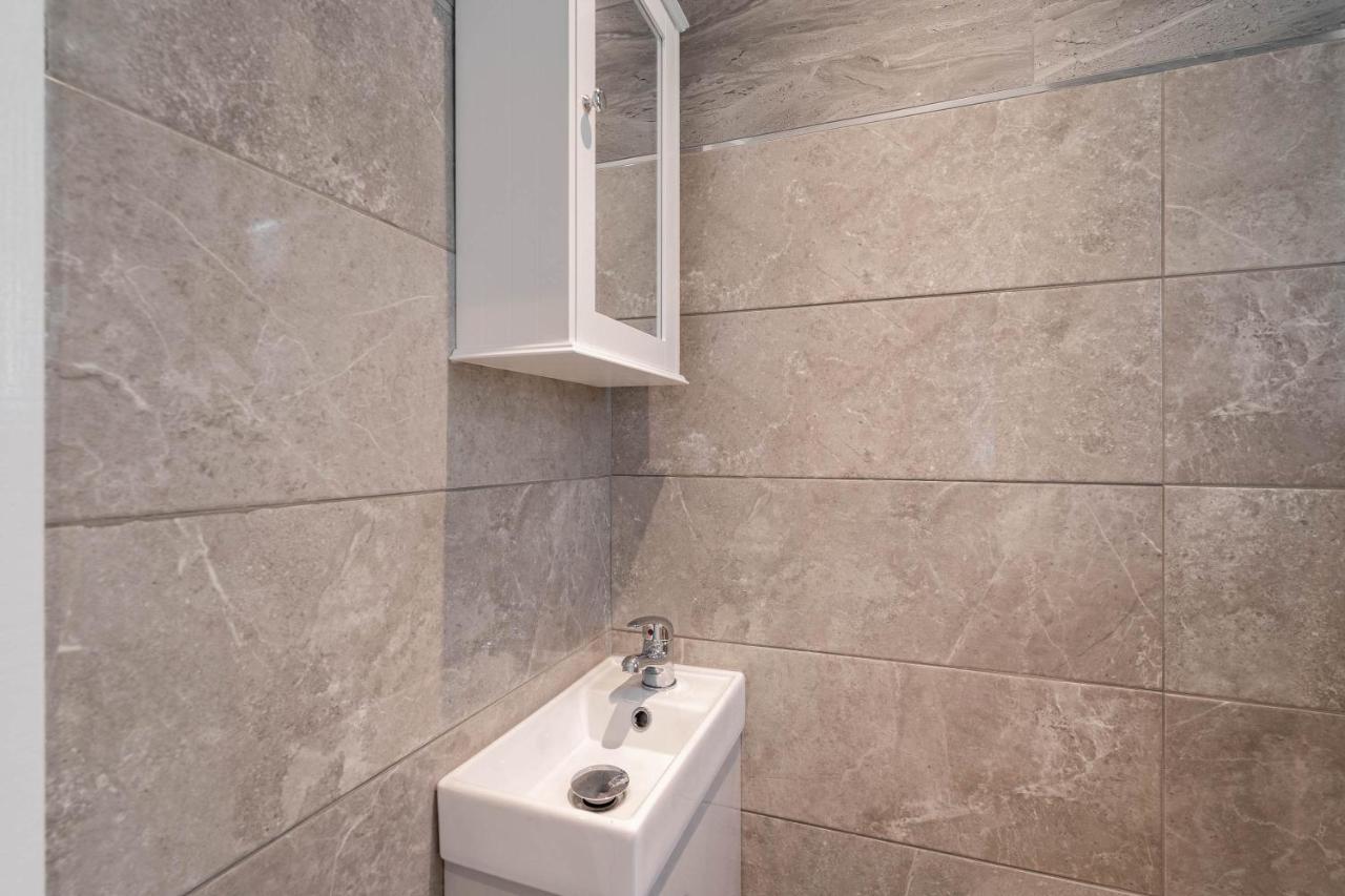 Apartment Haus - Luxury 4 Bedroom House - Parking - Fast Wifi - Smart Tvs - Garden - Rated Birmingham