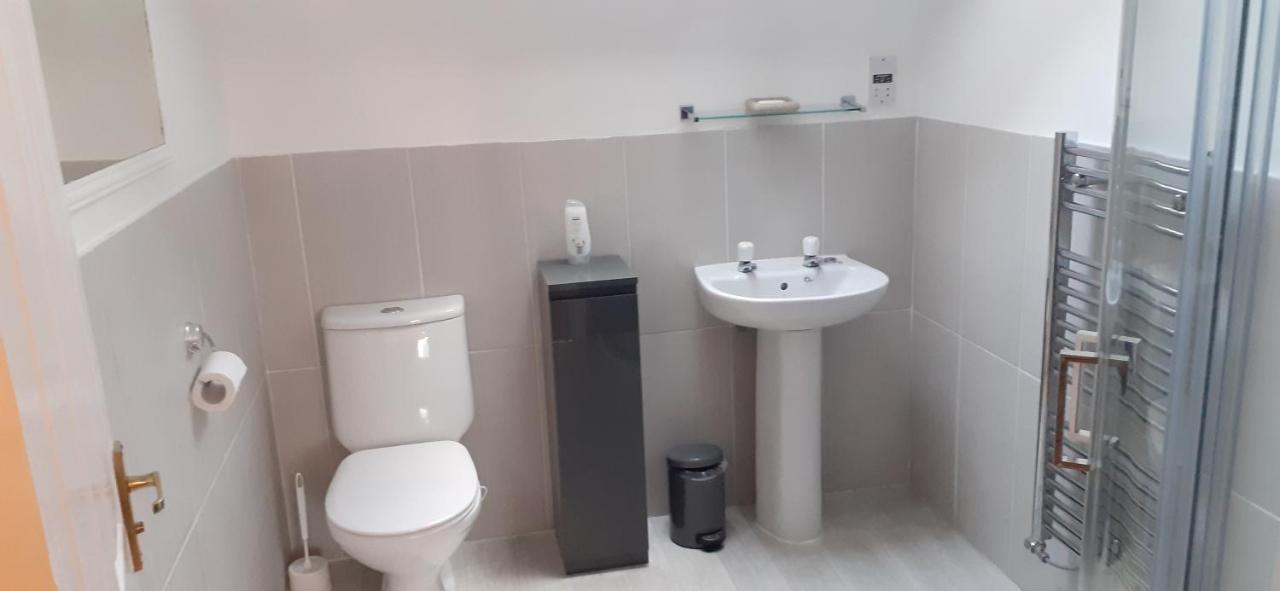 Hawksworth House: Convenient Nec & Airport With Free Parking *