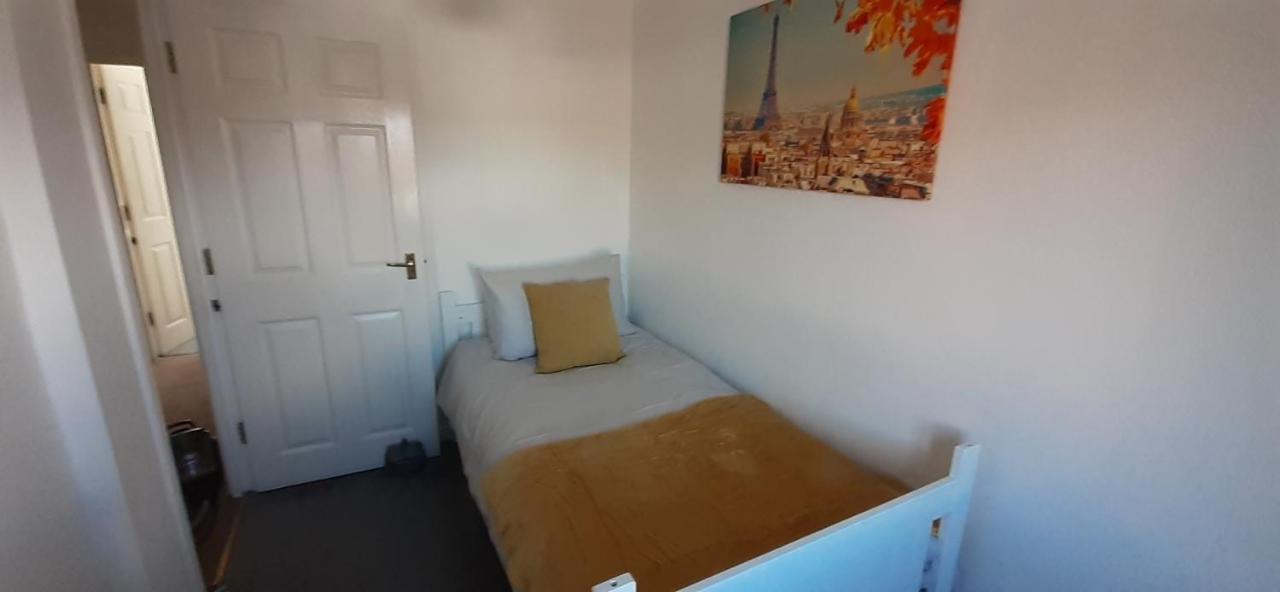 Hawksworth House: Convenient Nec & Airport With Free Parking Apartment *
