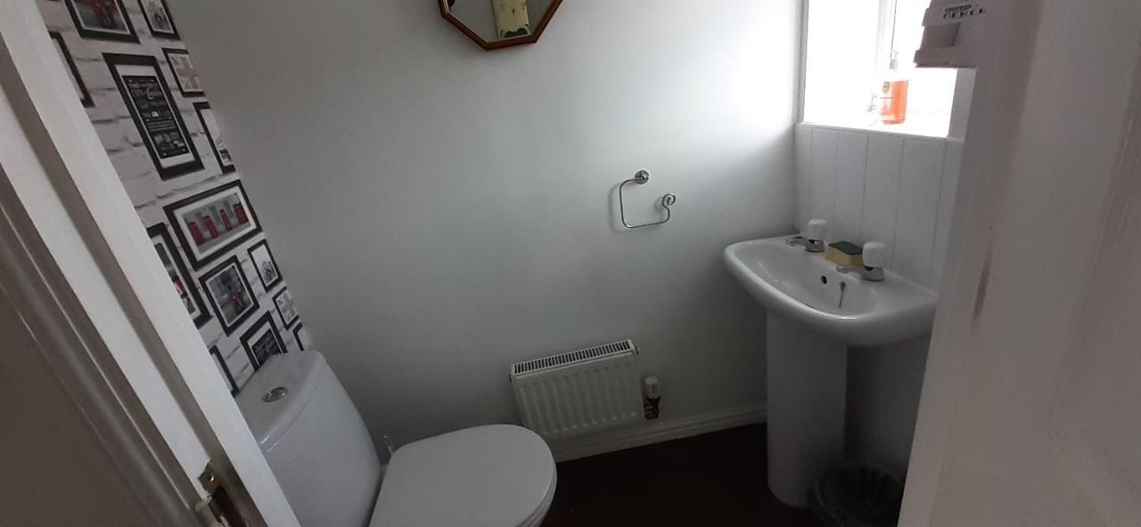 Hawksworth House: Convenient Nec & Airport With Free Parking Apartment