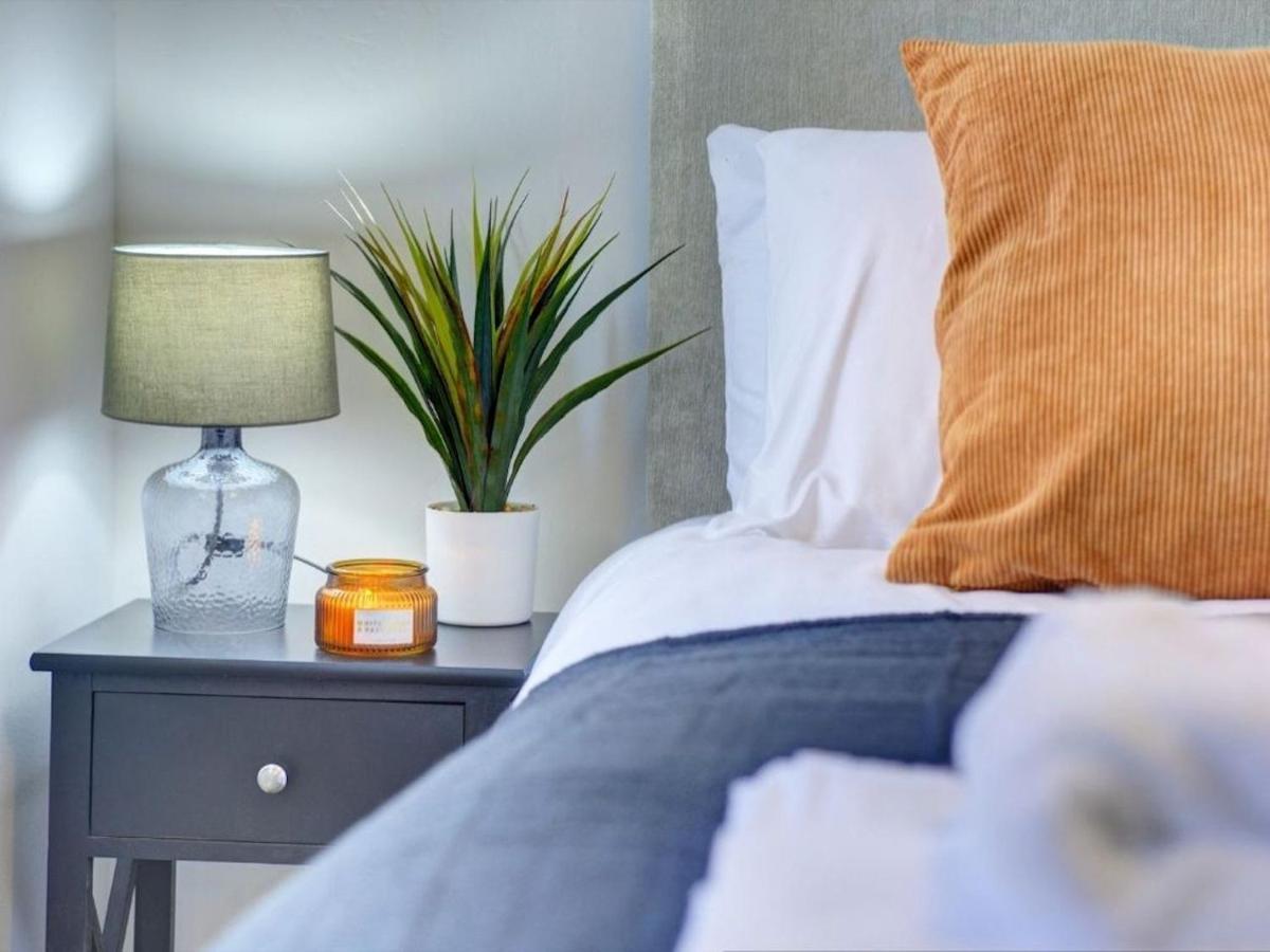 The Leyburn I Large Executive House I Great Dining Space I Parking I Garden I Close To Nec & 12 Mins To Airport I Ecoshort Term Let By Silva Birmingham