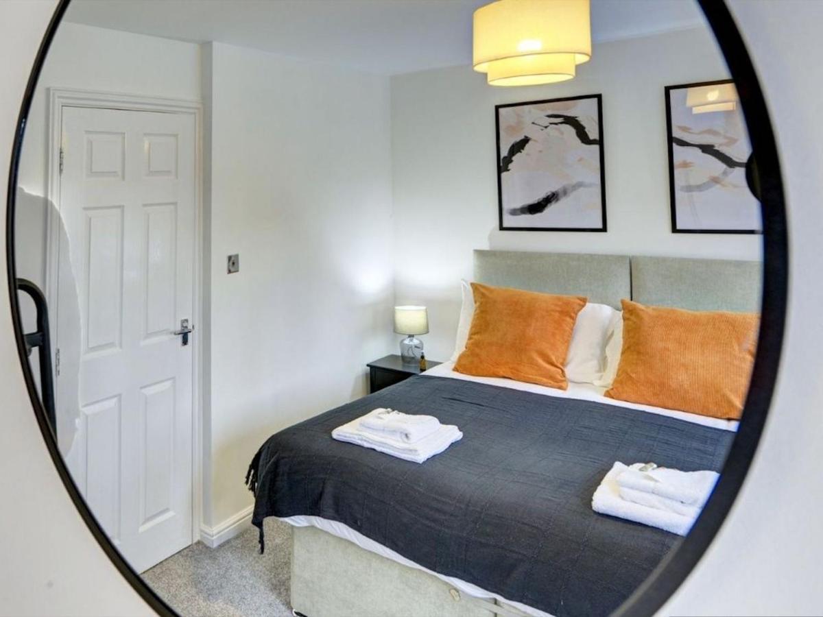 Villa The Leyburn I Large Executive House I Great Dining Space I Parking I Garden I Close To Nec & 12 Mins To Airport I Ecoshort Term Let By Silva Birmingham