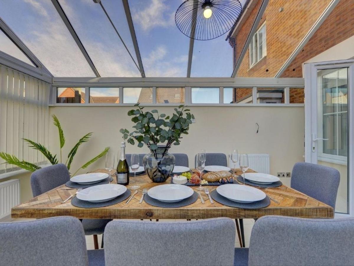 Villa The Leyburn I Large Executive House I Great Dining Space I Parking I Garden I Close To Nec & 12 Mins To Airport I Ecoshort Term Let By Silva Birmingham