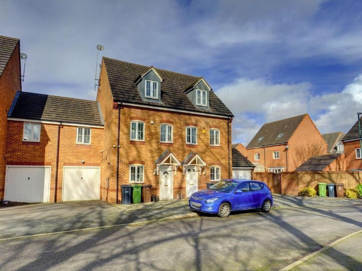 The Leyburn I Large Executive House I Great Dining Space I Parking I Garden I Close To Nec & 12 Mins To Airport I Ecoshort Term Let By Silva Villa Birmingham