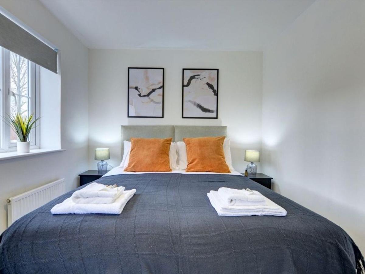 Villa The Leyburn I Large Executive House I Great Dining Space I Parking I Garden I Close To Nec & 12 Mins To Airport I Ecoshort Term Let By Silva Birmingham