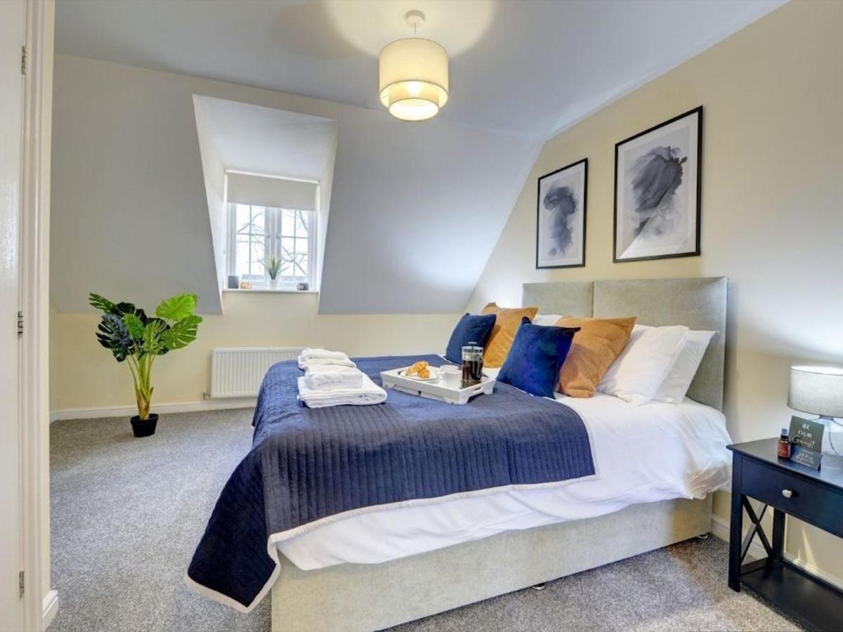 Villa The Leyburn I Large Executive House I Great Dining Space I Parking I Garden I Close To Nec & 12 Mins To Airport I Ecoshort Term Let By Silva