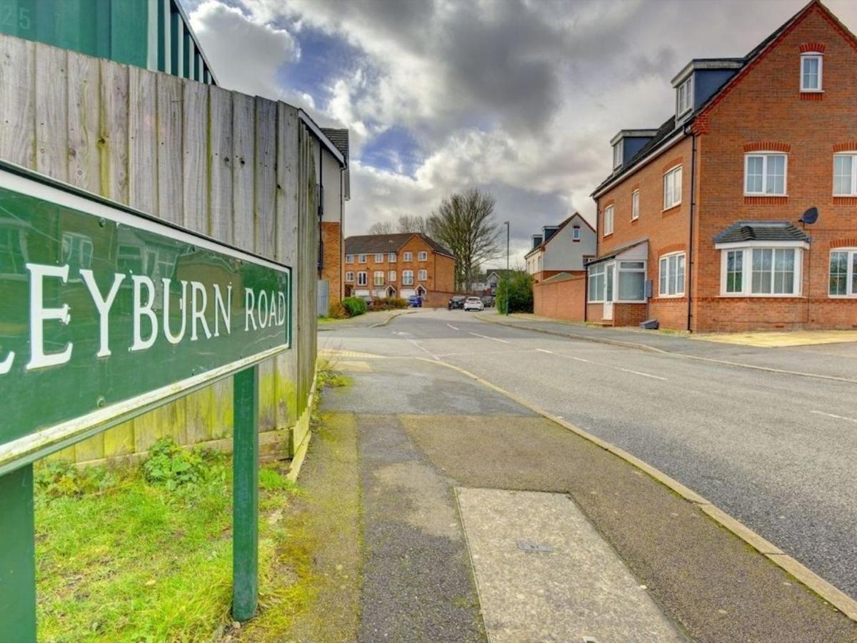 The Leyburn I Large Executive House I Great Dining Space I Parking I Garden I Close To Nec & 12 Mins To Airport I Ecoshort Term Let By Silva * Birmingham