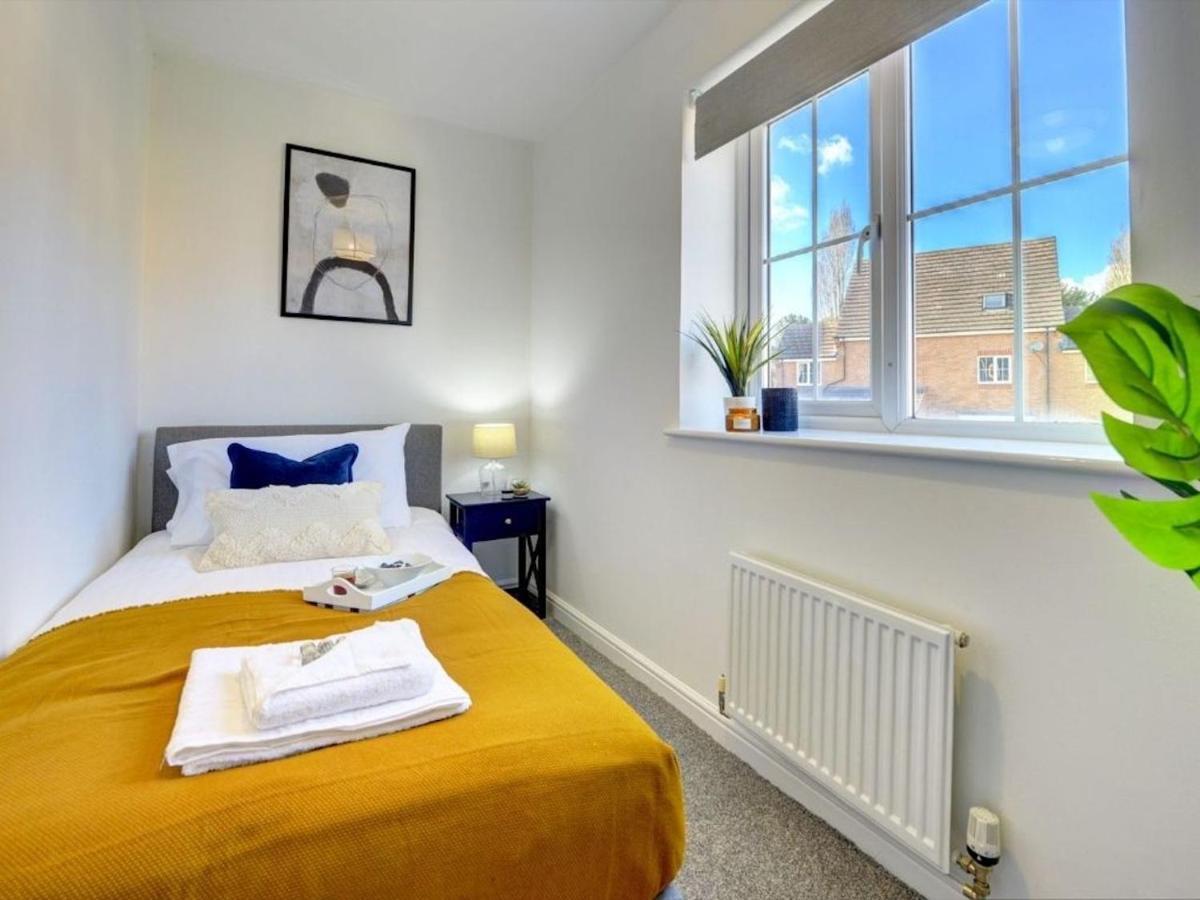 Villa The Leyburn I Large Executive House I Great Dining Space I Parking I Garden I Close To Nec & 12 Mins To Airport I Ecoshort Term Let By Silva Birmingham