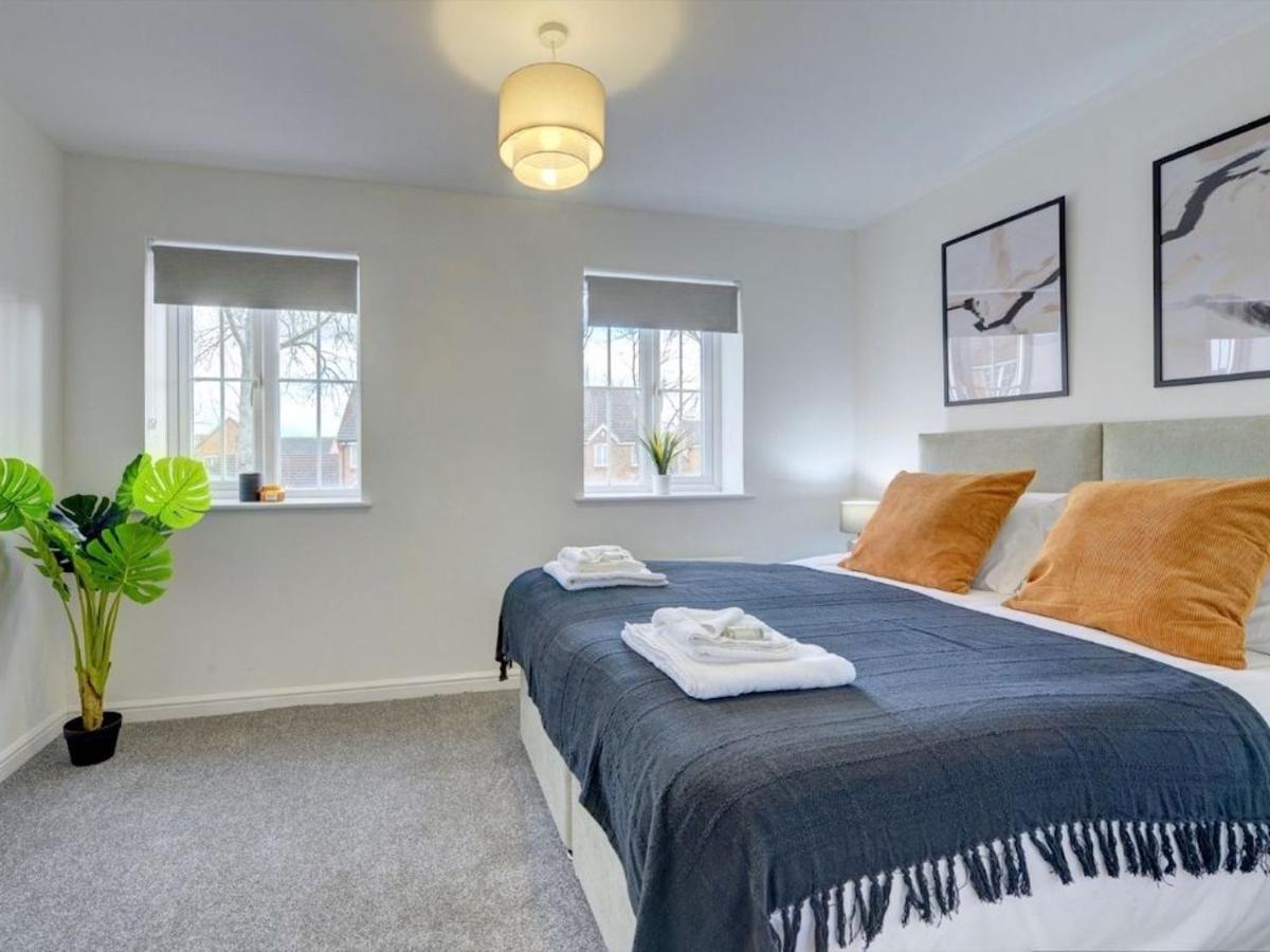 Villa The Leyburn I Large Executive House I Great Dining Space I Parking I Garden I Close To Nec & 12 Mins To Airport I Ecoshort Term Let By Silva