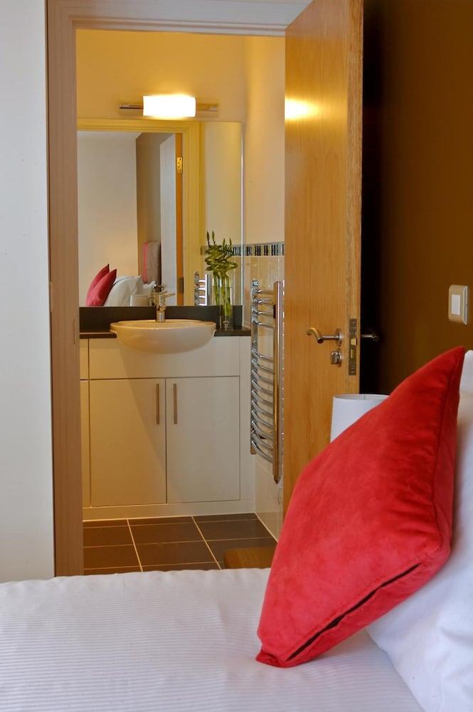 The Spires Serviced Apartment *