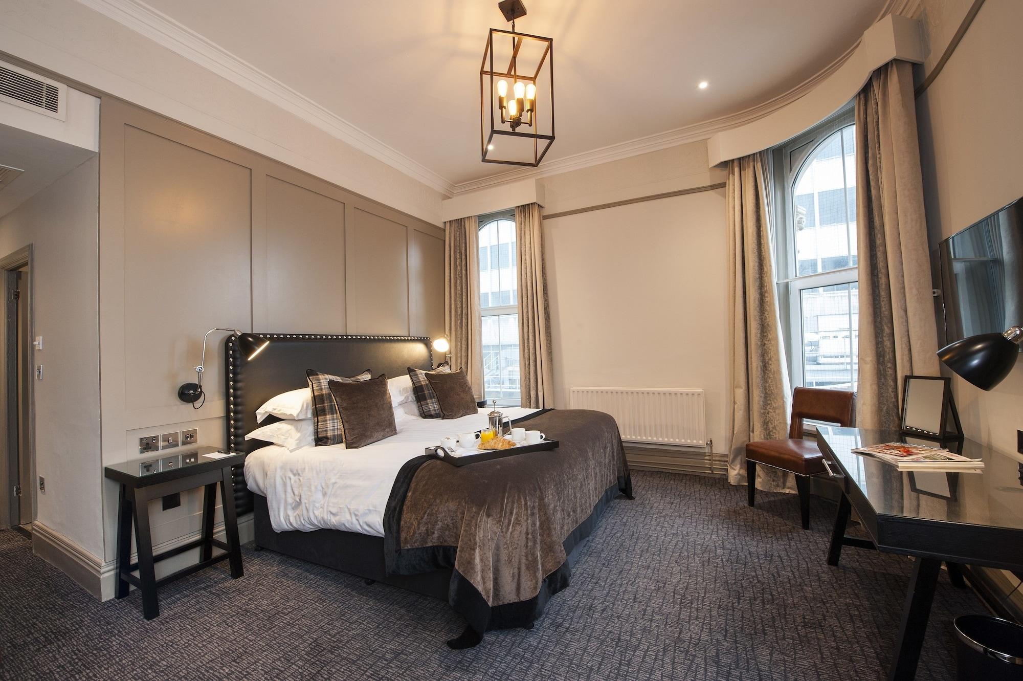 Macdonald Burlington Hotel 4*