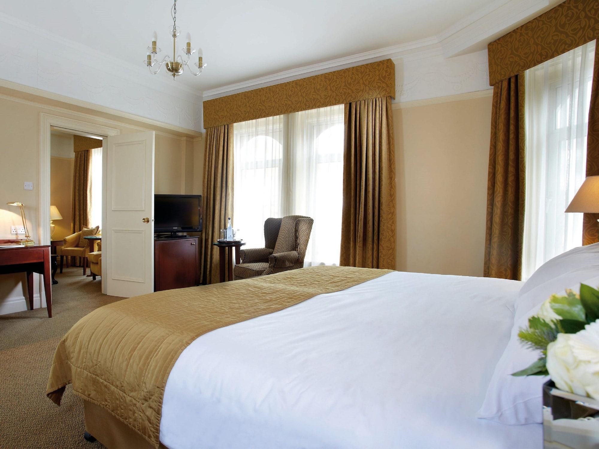 Macdonald Burlington Hotel 4*