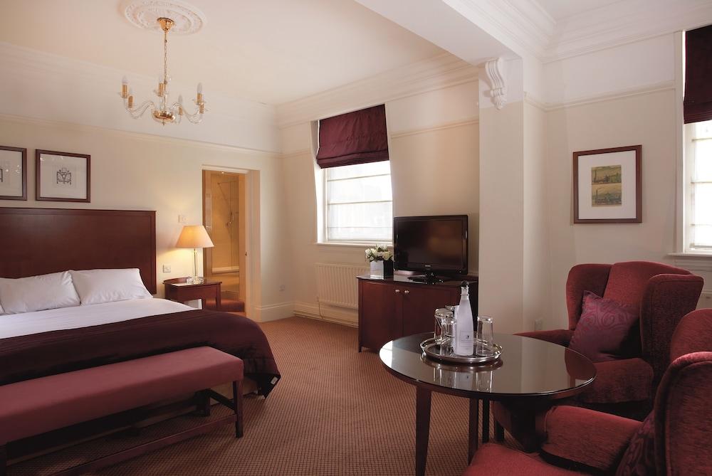 Macdonald Burlington Hotel 4*
