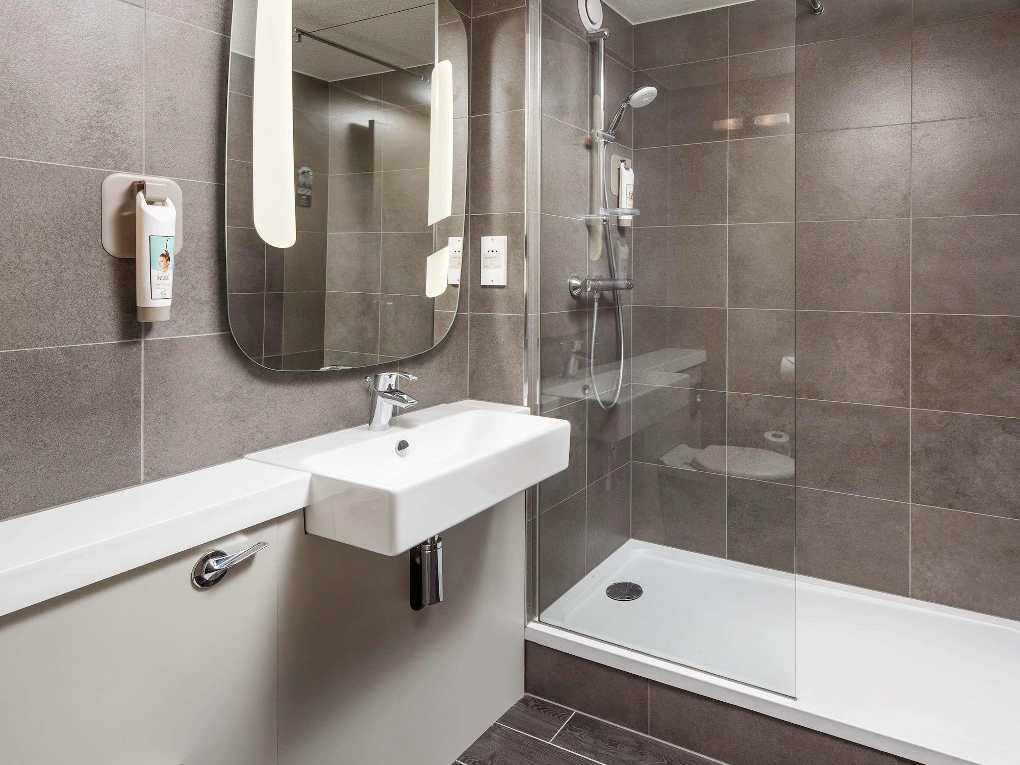 Ibis Centre Irving Street Hotel 2*