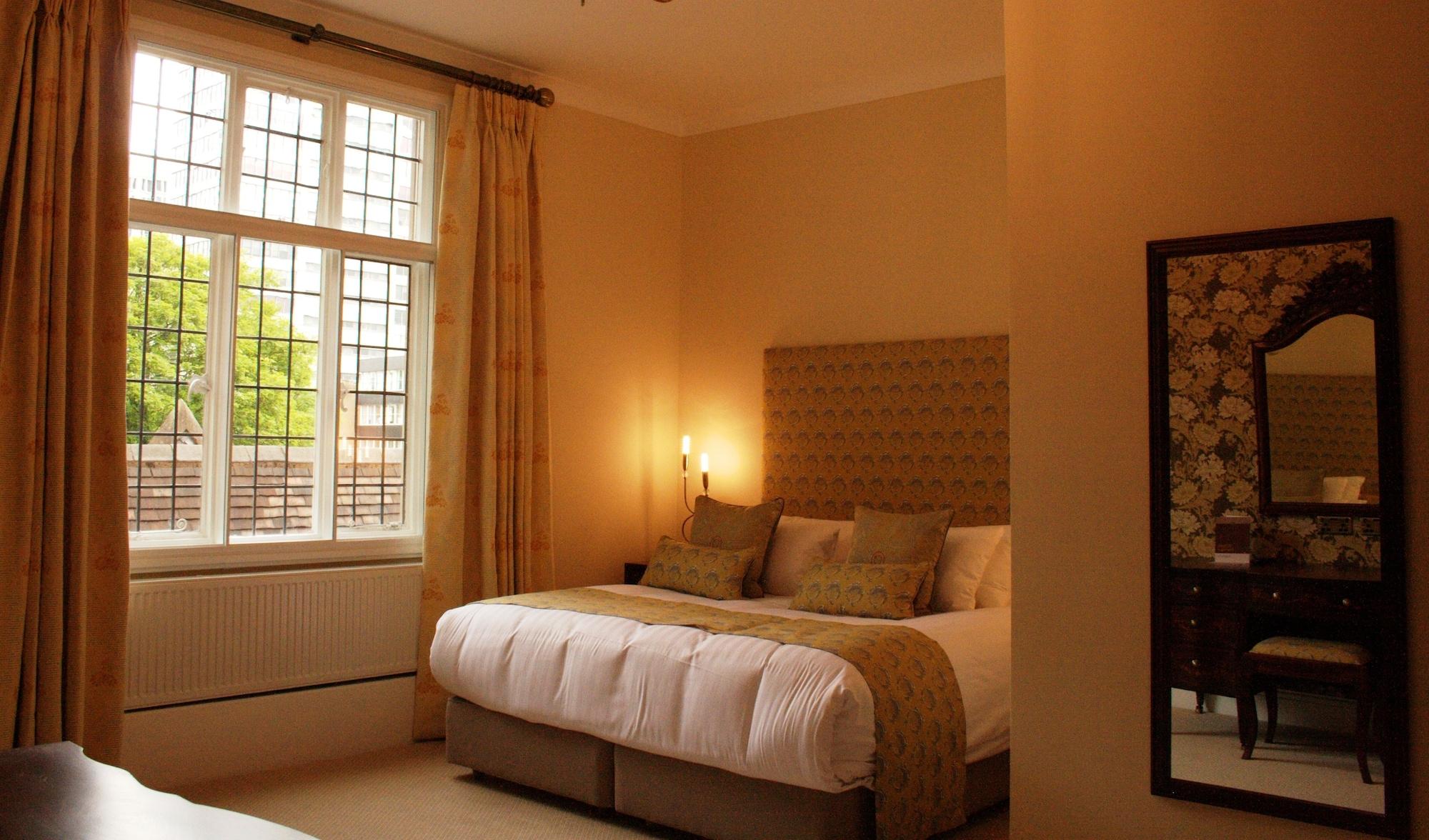 Western Plough And Harrow Hotel