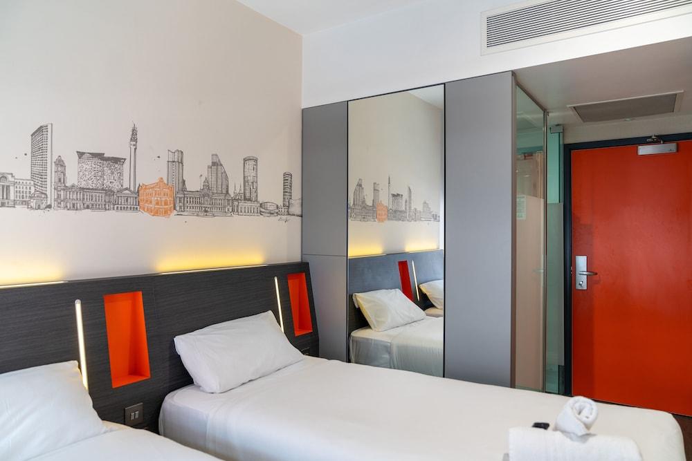 Easyhotel Hotel
