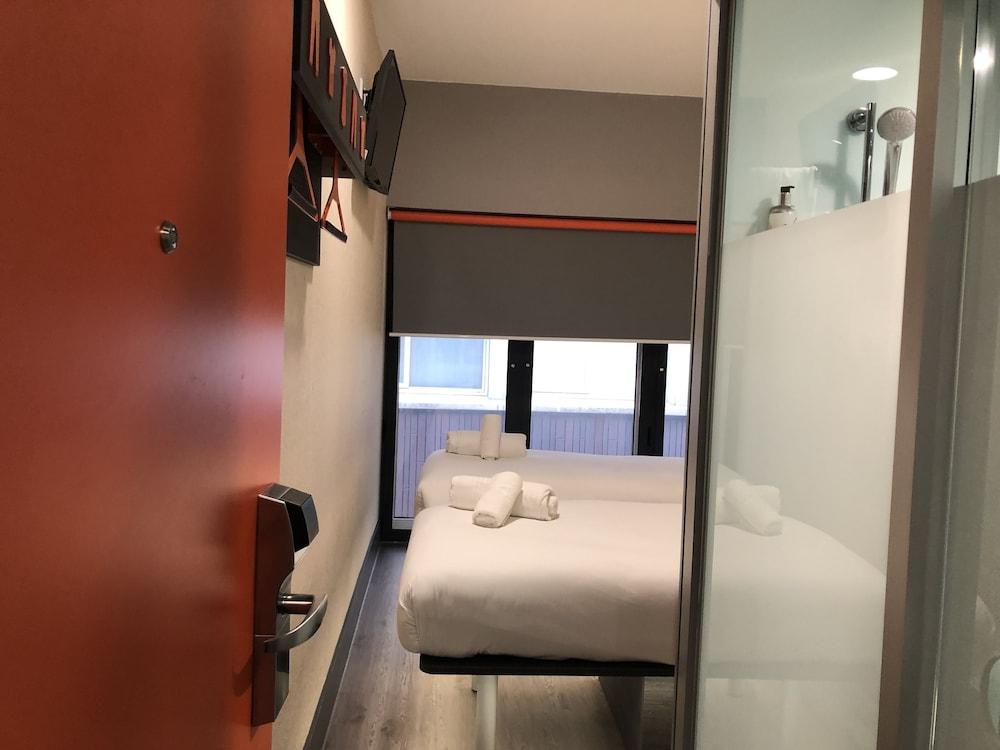 Hotel Easyhotel 3*