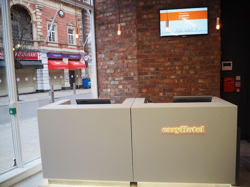 Easyhotel 3*