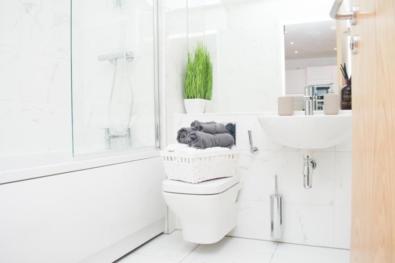 Exoticstay - New Build - Luxe 2 Bedroom Apt - Free Parking - Smart 4k Tv With Ultrafast Wifi & Netflix - Centre Birmingham