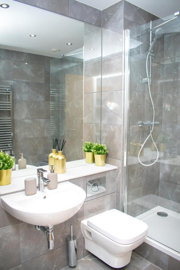 Exoticstay - New Build - Luxe 2 Bedroom Apt - Free Parking - Smart 4k Tv With Ultrafast Wifi & Netflix - Centre