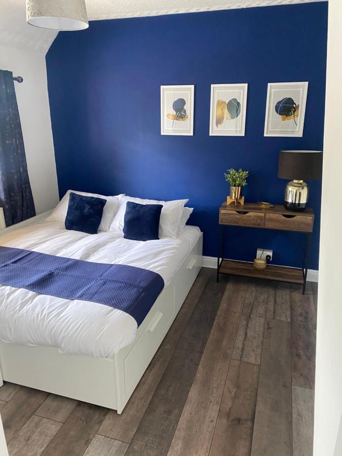 Holiday home Large Home, Close To Bhx, Nec, Jlr, 4 Double Beds! Birmingham