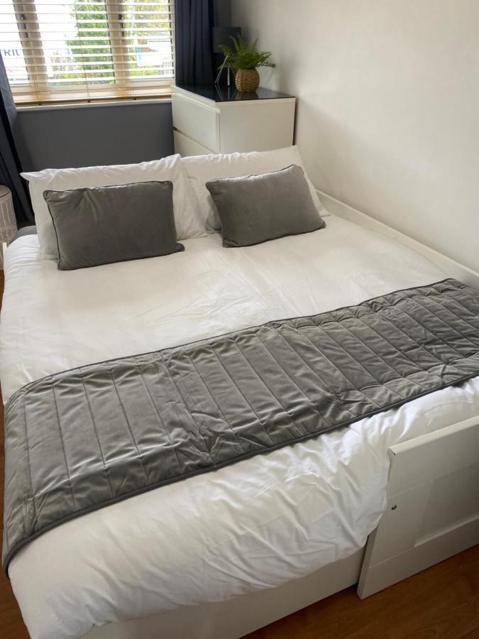 Holiday home Large Home, Close To Bhx, Nec, Jlr, 4 Double Beds! *