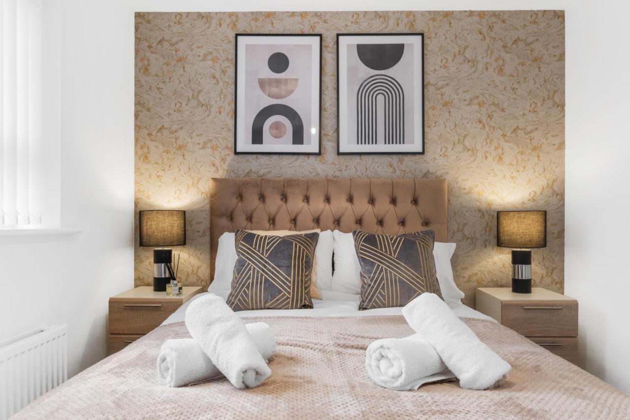 Luxury 2 Bed House Centre ✘ Bbq & Garden ☆ Family Friendly→ Swingball & Outdoor Furniture - Free Parking → With 50 Inch Smart Tv, Free Netflix & Wifi ✘ Comfy Seating Area - By Maevela * Birmingham