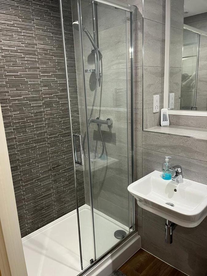 Swanky 2 Bedroom Serviced With Free Parking & Wifi! Apartment Birmingham