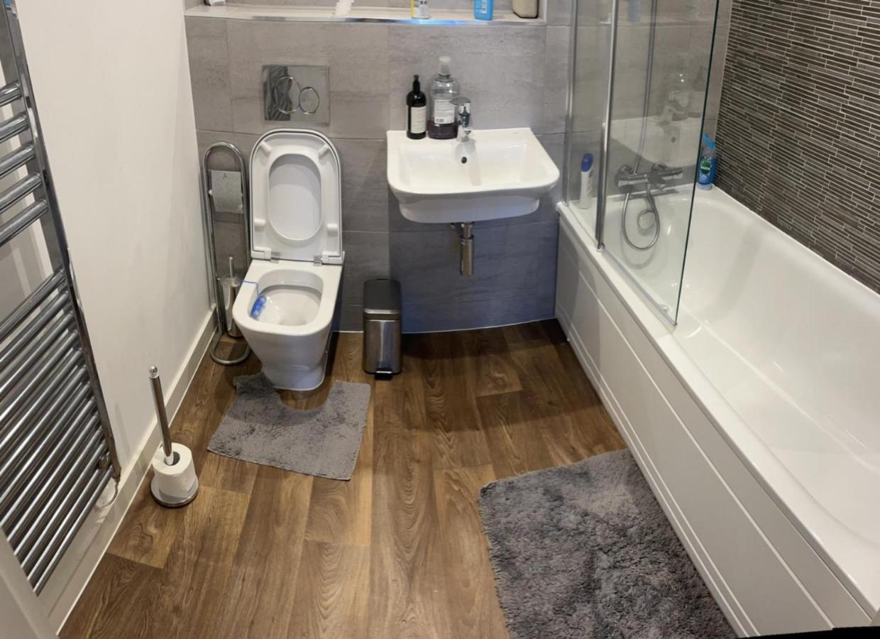 Swanky 2 Bedroom Serviced With Free Parking & Wifi!