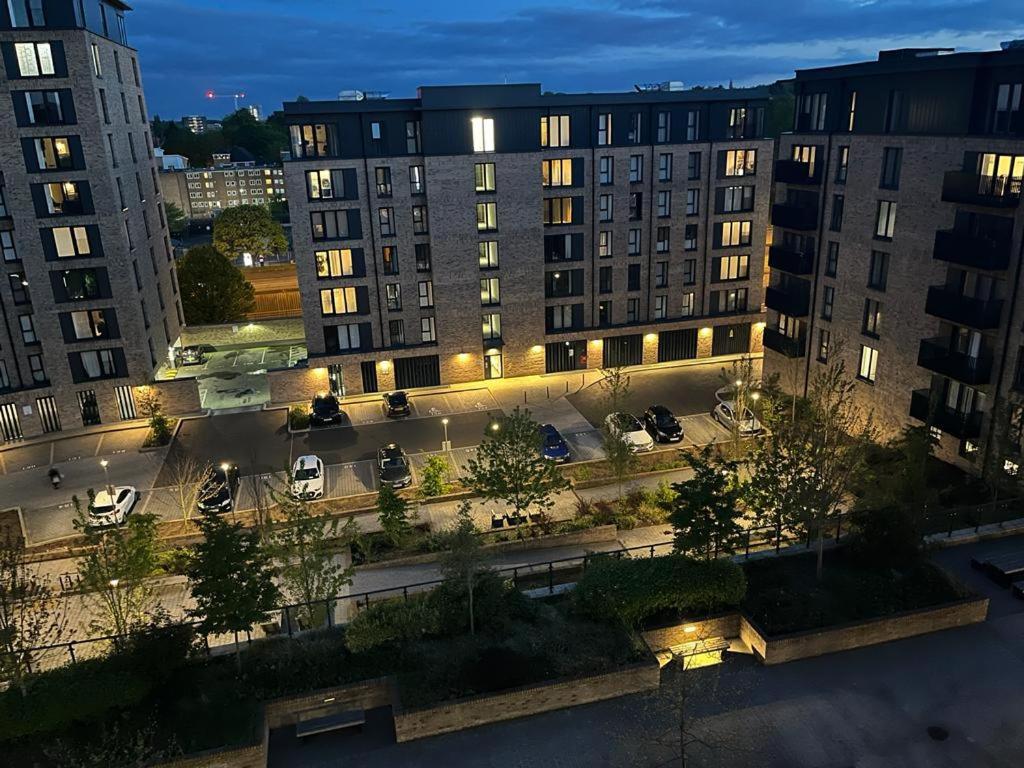 Swanky 2 Bedroom Serviced With Free Parking & Wifi! Apartment Birmingham