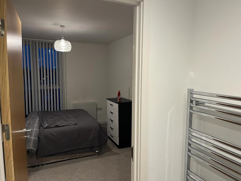 Apartment Swanky 2 Bedroom Serviced With Free Parking & Wifi!