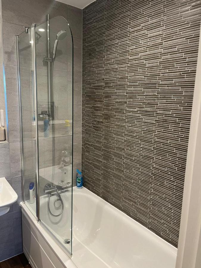 Apartment Swanky 2 Bedroom Serviced With Free Parking & Wifi! Birmingham