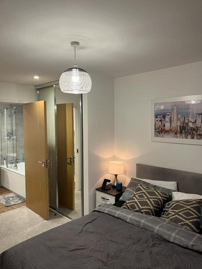Swanky 2 Bedroom Serviced With Free Parking & Wifi! Birmingham