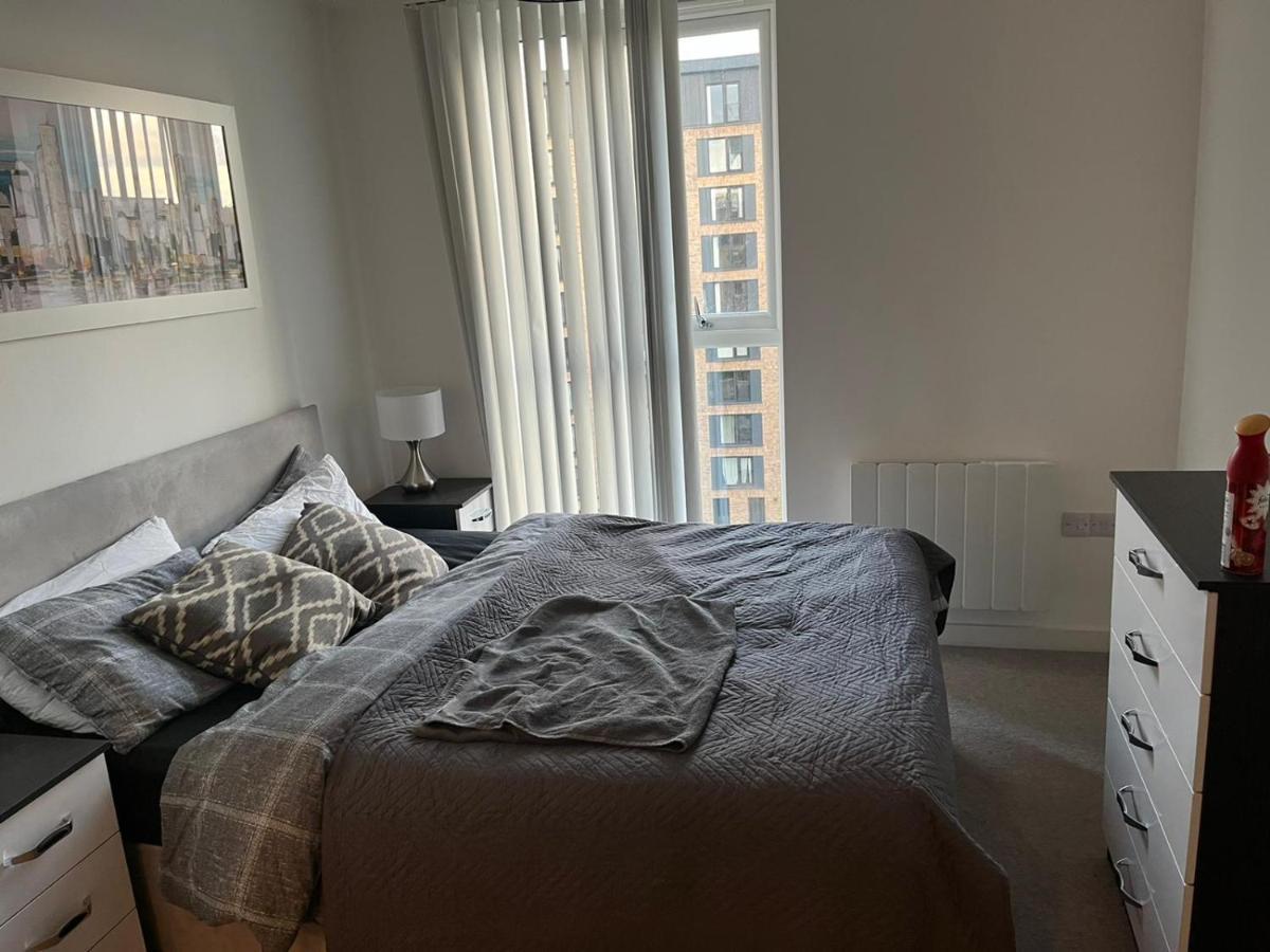 Swanky 2 Bedroom Serviced With Free Parking & Wifi!