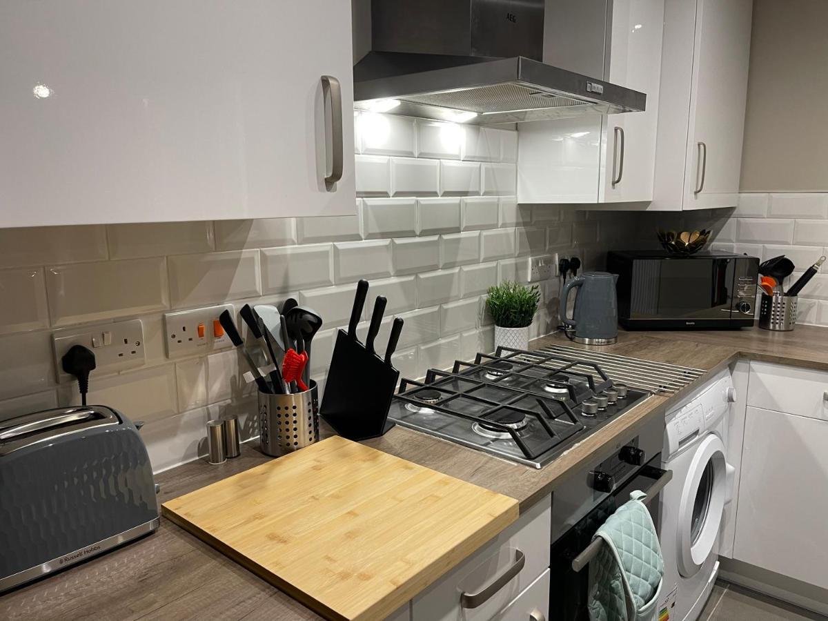 New Stylish House - Sleeps 7 - Free Parking - Contractors Welcome - Wifi Holiday home